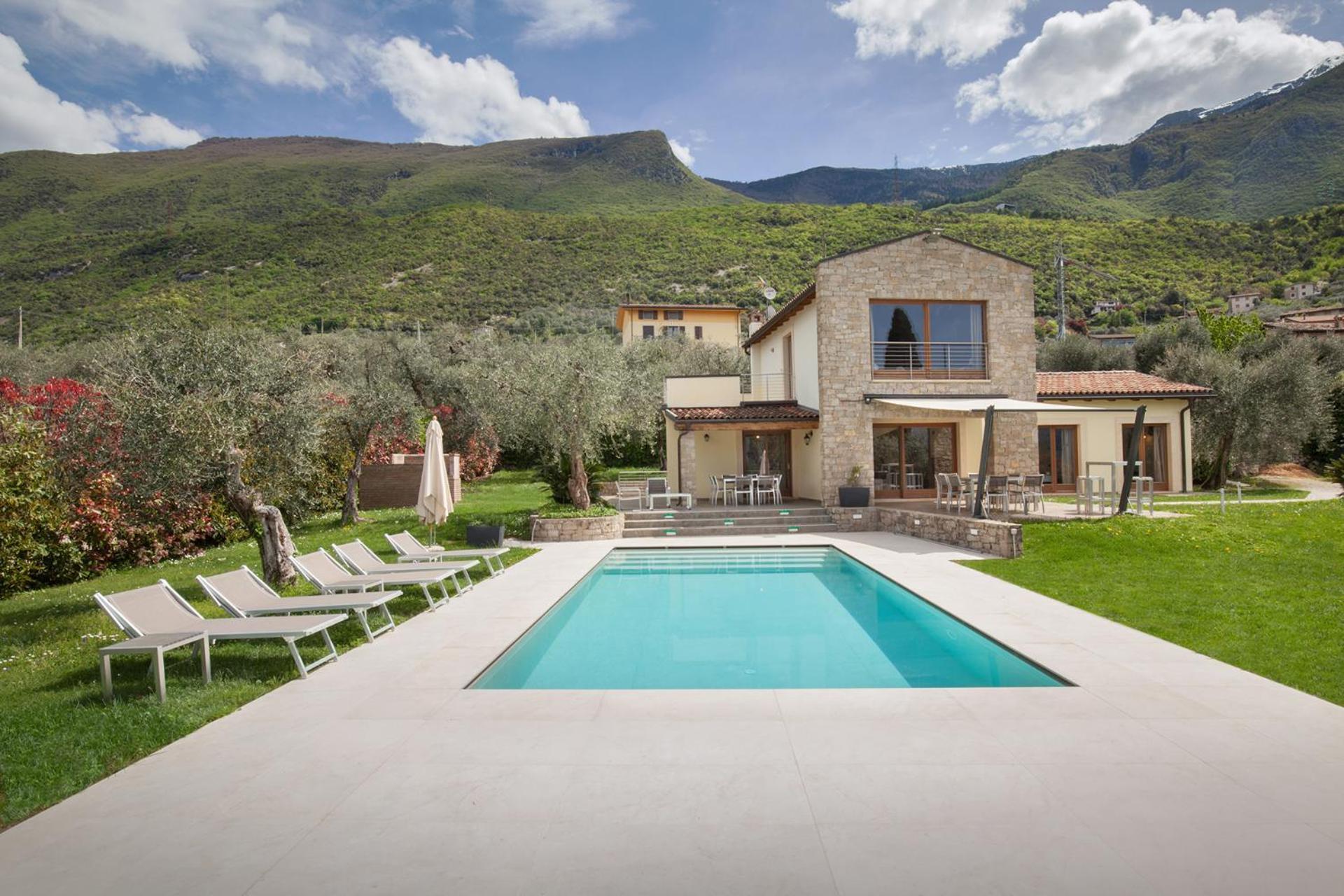 Villa Cipressi - Luxuri Lounge - Malcesine Exterior photo